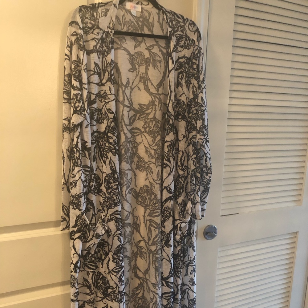 Noir Black White Floral Sarah Duster LuLaRoe